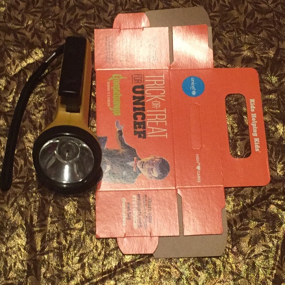 FREE 7-piece BOGO costume accessories - Picture 6 of 8